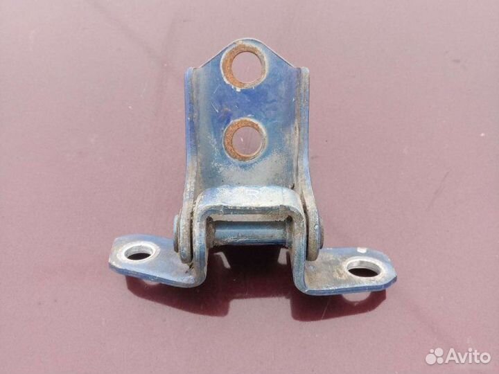 Петля двери передняя правая Mazda 3 2007