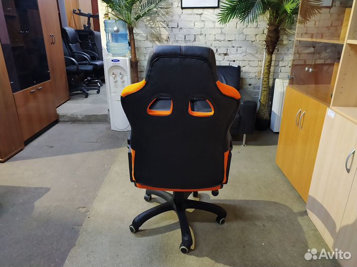Кресло руководителя Дик новое (оранжевый)