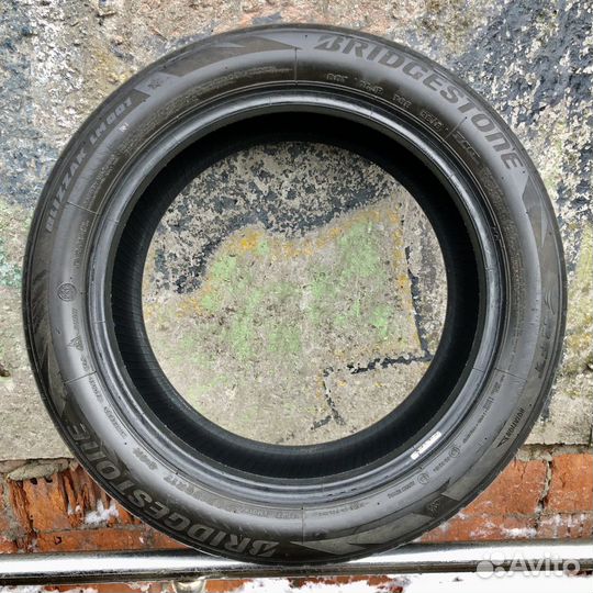 Bridgestone Blizzak LM-001 225/50 R17