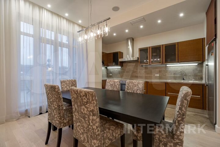 5-к. квартира, 225 м², 2/6 эт.