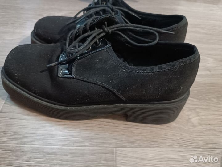 Туфли 39 размер на маленьком каблучке