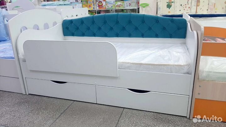 Детская кроватка с бортиками (новая)