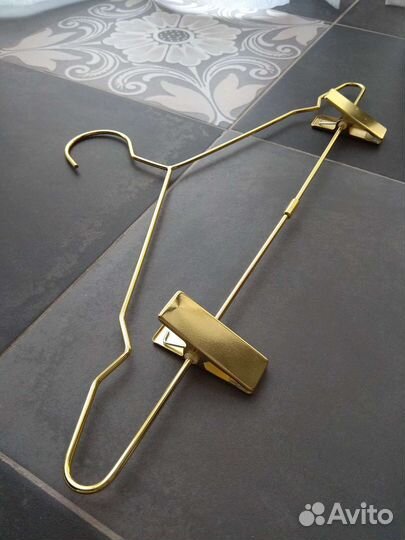 Вешалки плечики металлические золотые декоративные