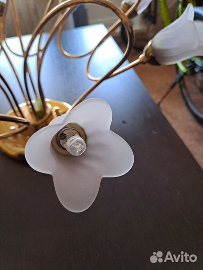 Продам люстру