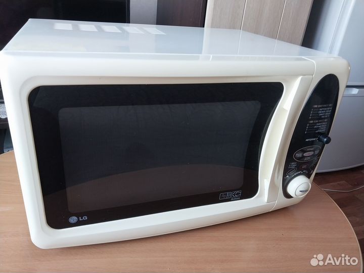 Микроволновую печь LG большую.с Грилем