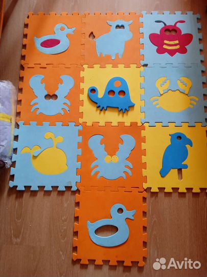 Отдам игрушки и коврик пазл