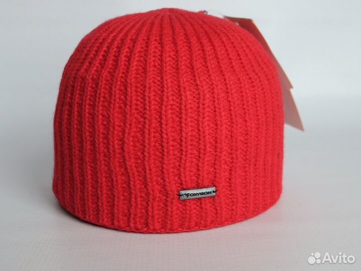 Теплая вязаная шапка 