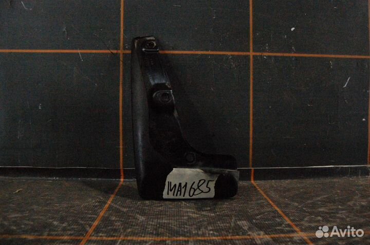 Брызговик передний левый - Toyota RAV 4