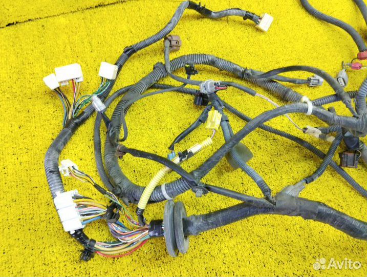 Коса под капот передняя Toyota Tundra