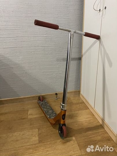 Трюковой самокат кастом в парк