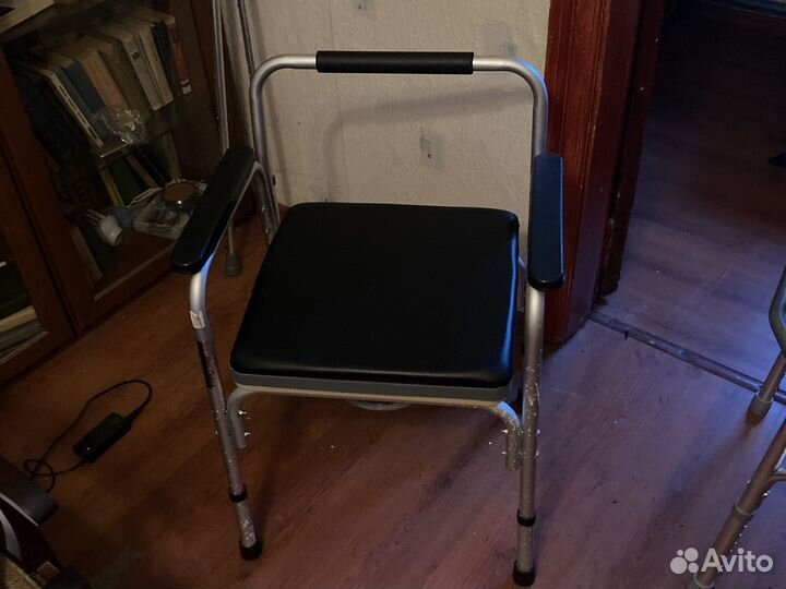 Санитарное кресло туалет