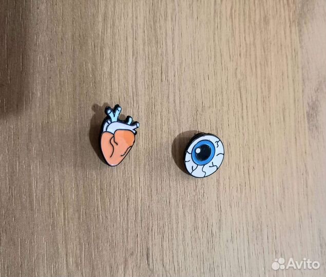 Значки металлические