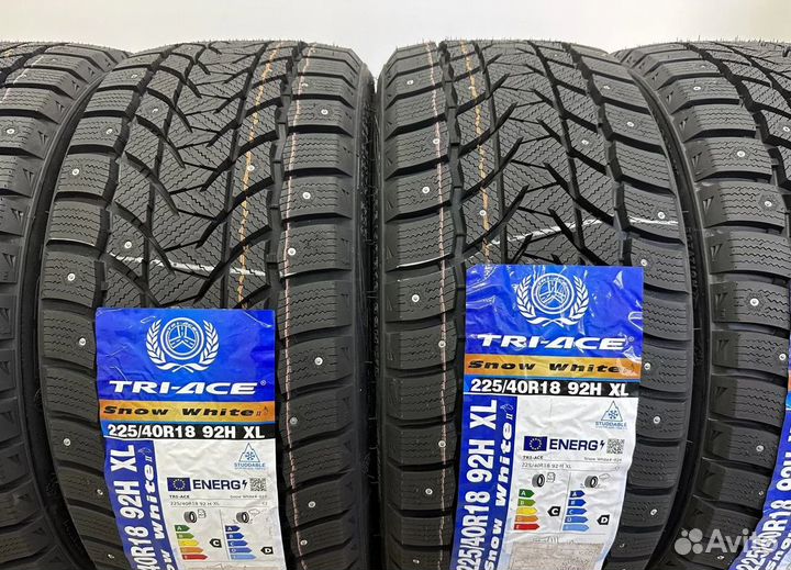 Tri Ace Snow White II 225/40 R18 61H