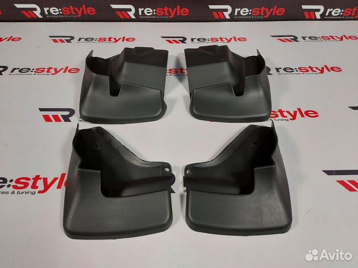 Брызговики Toyota Hiace 200 R1433