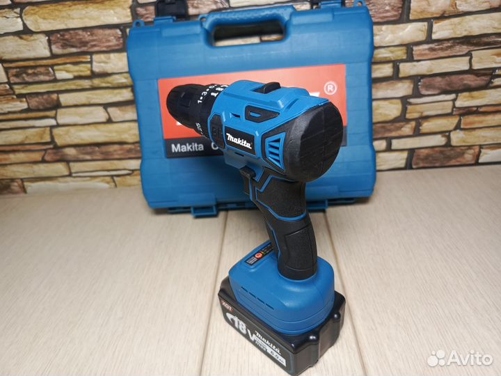 Беcщ Шуруповёрт Makita 18V + 2 АКБ по 3ампера