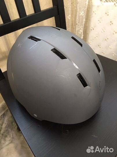 Шлем (Wedze)и щитки наколенники (Oxelо)