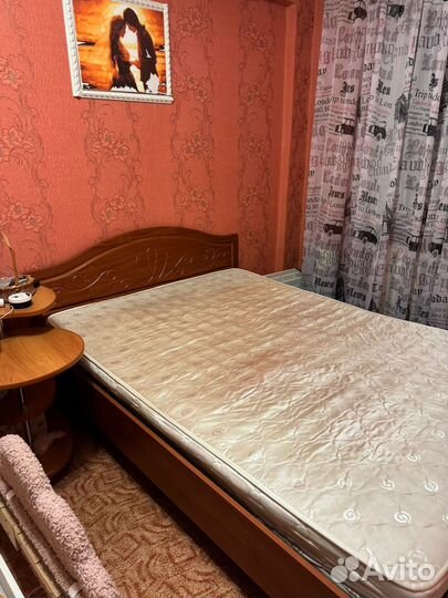 Кровать со столиком