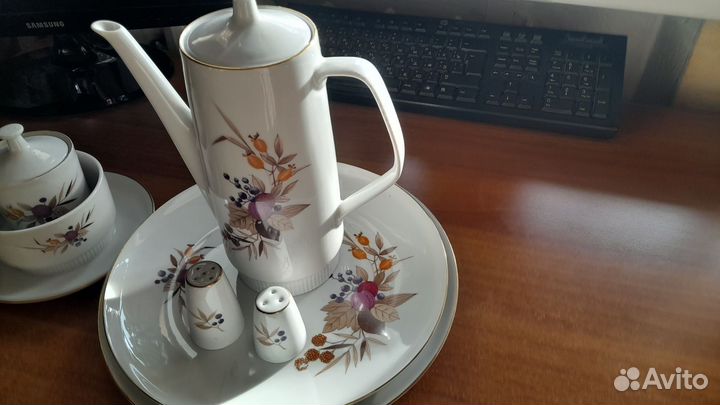 Предметы фарфорового сервиза