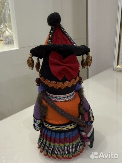 Национальная сувенирная кукла