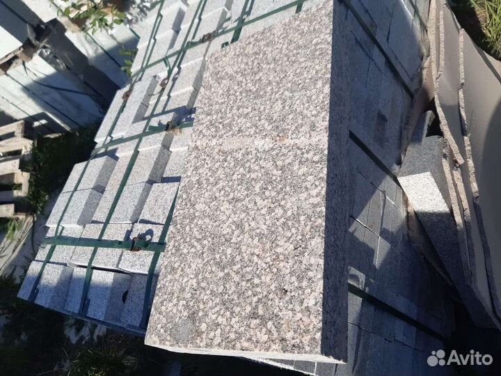 Плитка гранитная, брусчатка, памятники из гранита