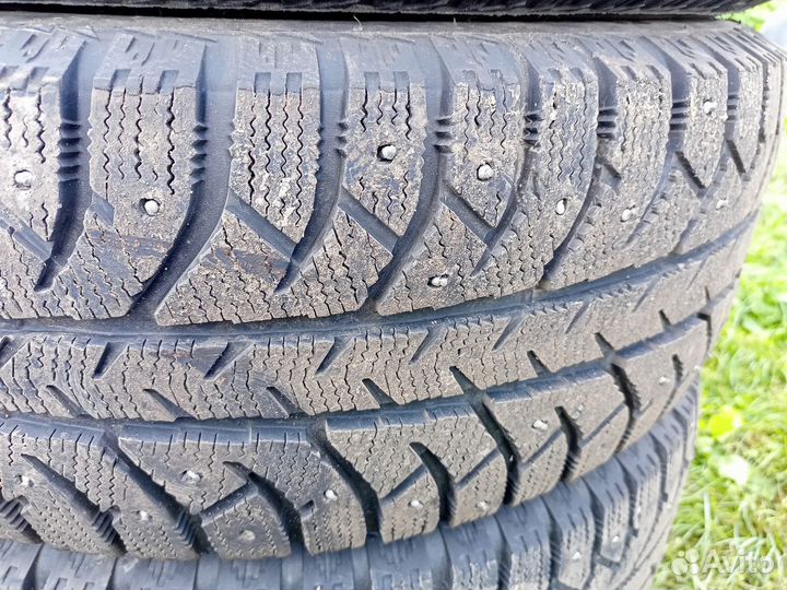 Bridgestone Ice Cruiser 7000S 215/65 R16 98T