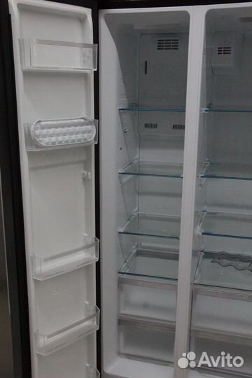 Холодильник двухдверный Midea, Nofrost,черный