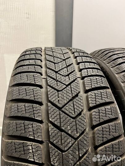 Pirelli Winter Sottozero 245/40 R19 и 275/35 R19 99M