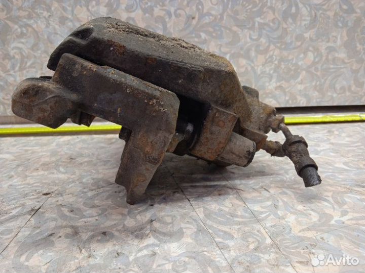 Суппорт передний левый Ford Focus 3 pnda 2012