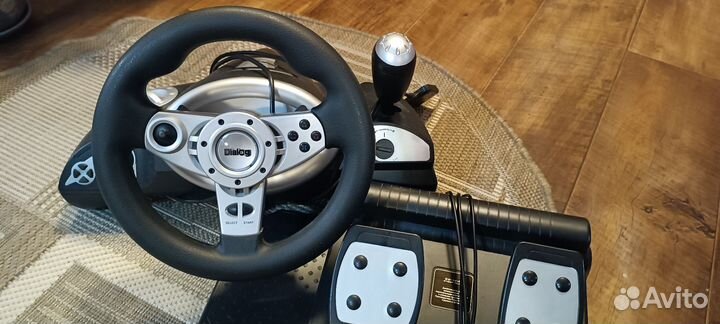 Игровой руль с педалями