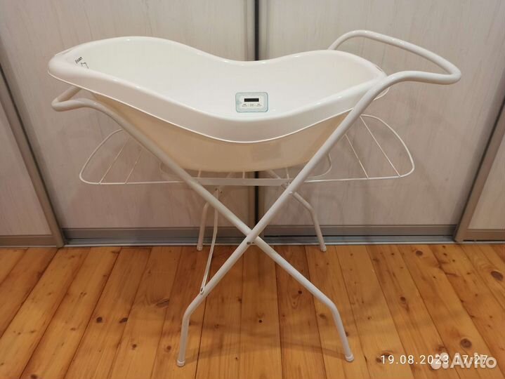 Детская ванночка для купания с подставкой