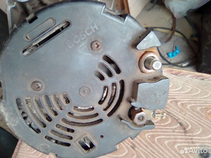 Продам генератор на Мерседес 111 мотор