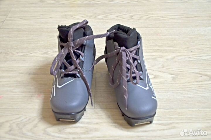Лыжные ботинки р.35