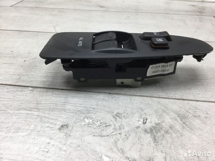 Блок управления стеклоподъемником передний левый