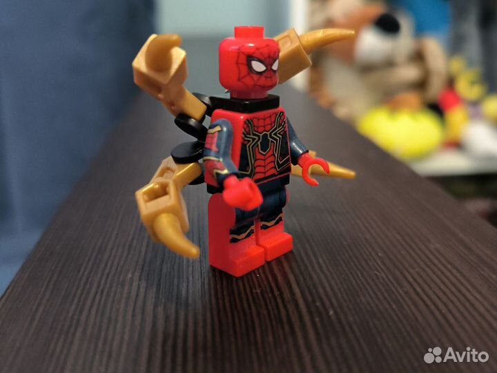 Lego минифигурки iron spiderman