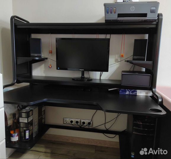 Игровой компьютерный стол Икея со стулом Икея