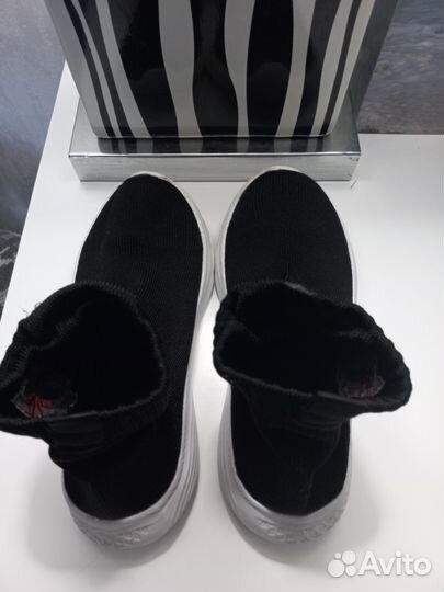 Кроссовки-слипоны