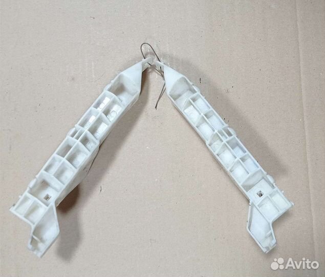 Кронштейн заднего бампера Mitsubishi Pajero Sport2