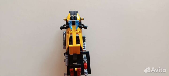Продам лего техник трюковой мотоцикл