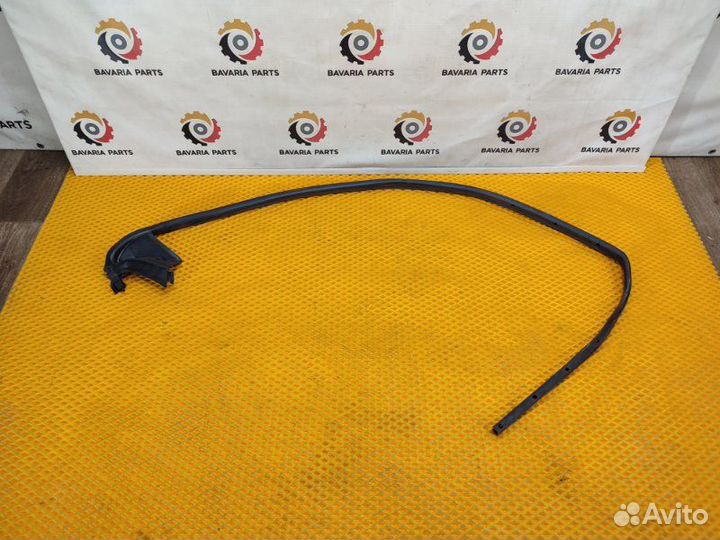 Уплотнитель стекла двери задний правый Mercedes