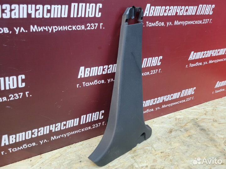 Обшивка средней стойки правая Renault Logan