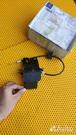 Замок багажника w203 w209 w211 новый