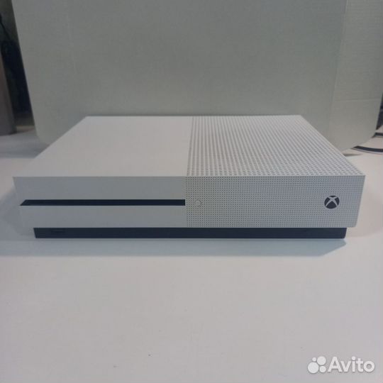Xbox One s 1TB 2 геймпада