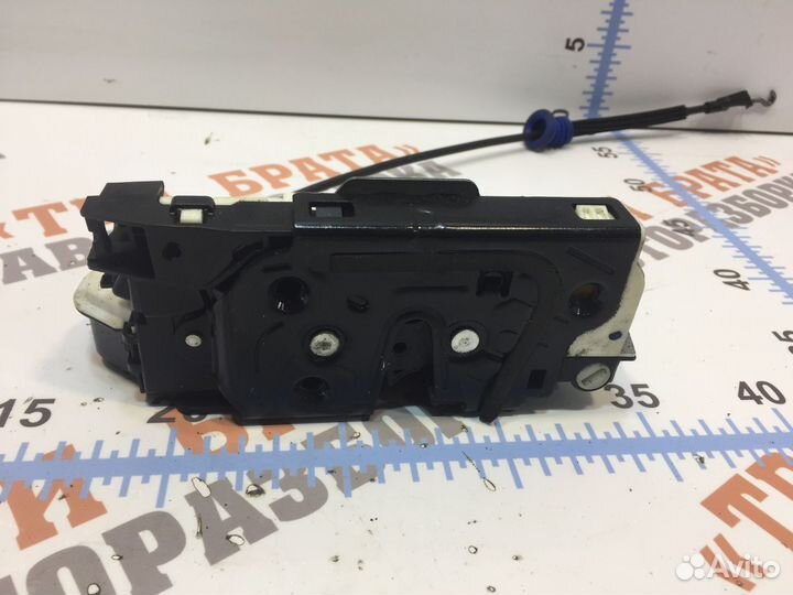 Фольксваген Passat CC Замок передней двери Лев