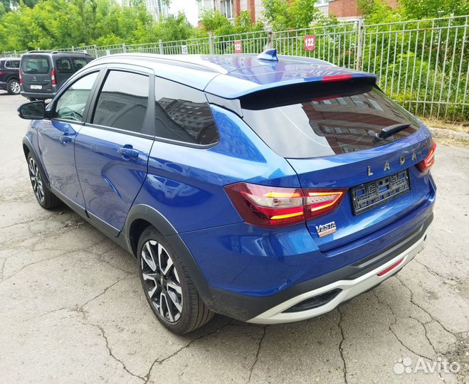 LADA Vesta Cross 1.6 CVT, 2022, битый, 14 000 км