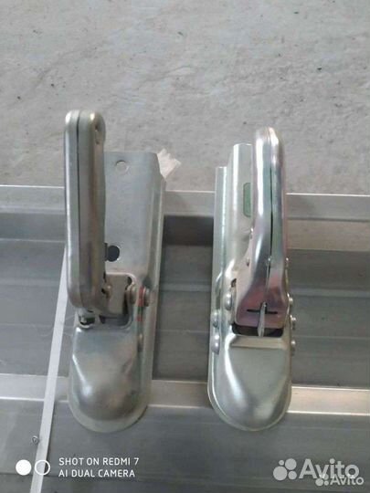 Опорное подкатное колесо для прицепа с кронштейном