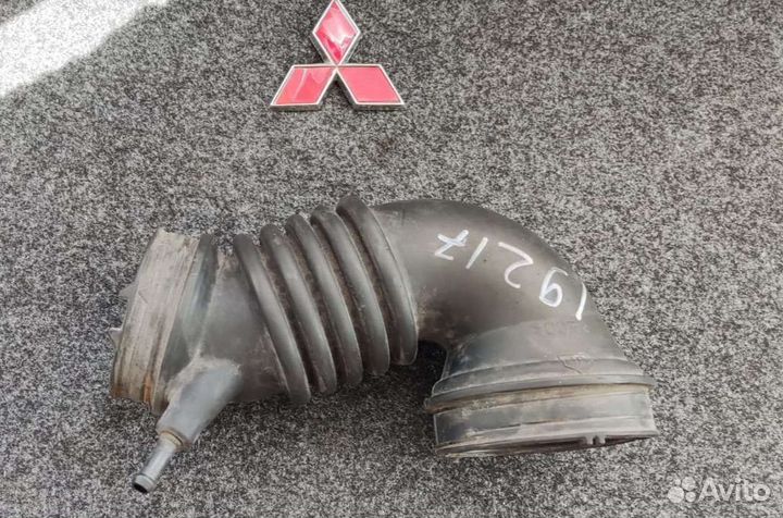 Патрубок воздушного фильтра Lancer 9 4g18