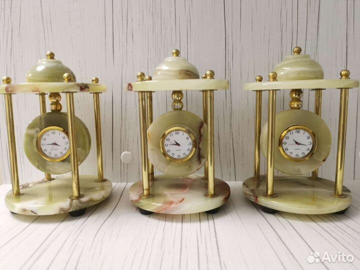 Беседка из оникса С часами