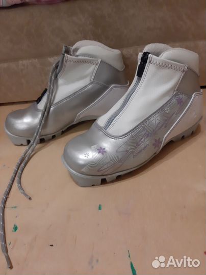 Лыжные ботинки spine