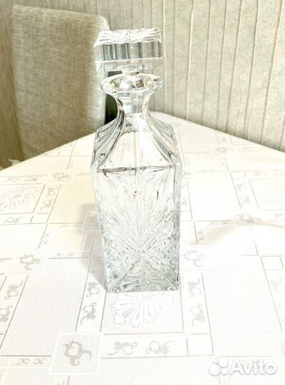 Бокалы,столовые приборы, графины