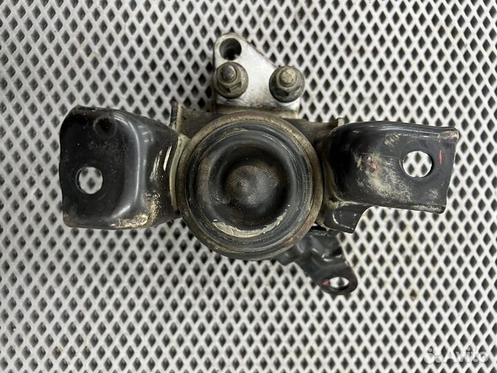 Подушка двигателя правая Pontiac Vibe 2002-2007